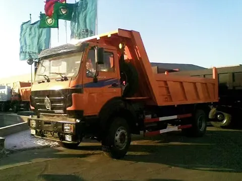 Camion à benne basculante 4×2