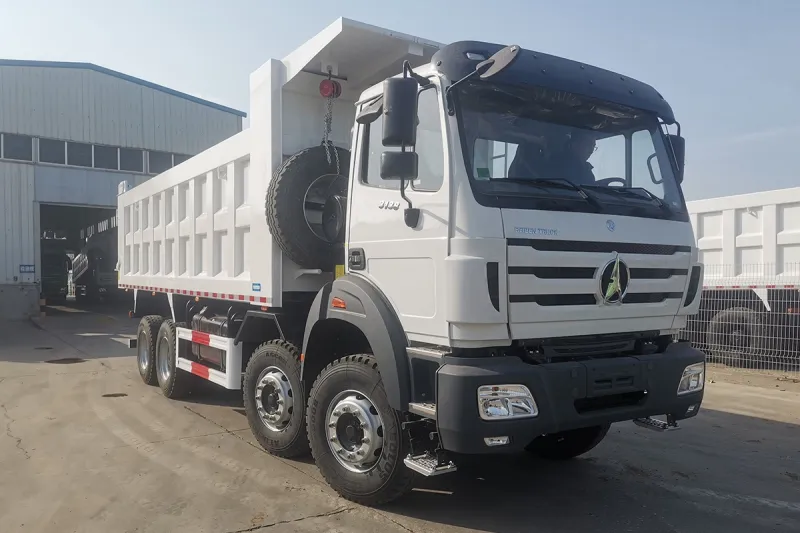 Camion à benne basculante 8×4