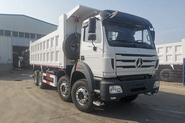 Camion à benne basculante 8×4