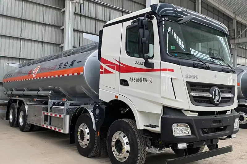 Camion-citerne 8×4