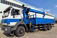 Grue montée sur camion 